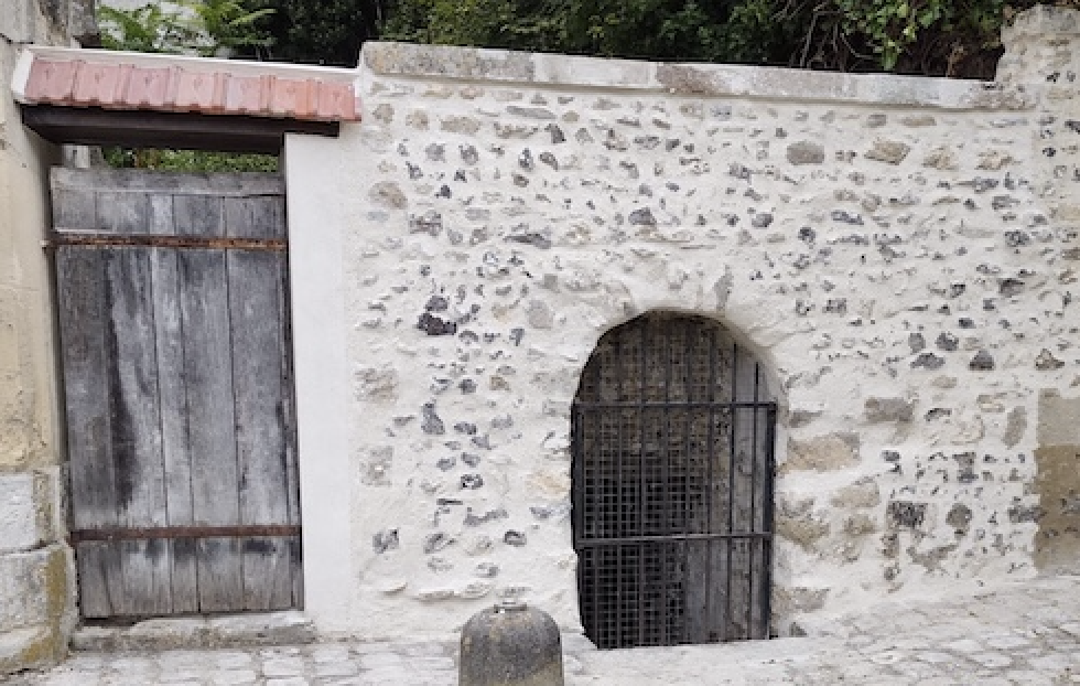 Le mur d’enceinte de l’église  Saint-Samson restauré