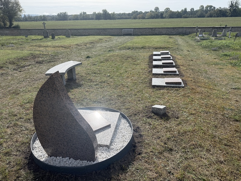 Un jardin du souvenir aménagé au cimetière de La Roche-Guyon